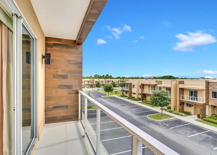 Luxury Villa Less Than A Mile From Disneyworld -Bonus Elevator-